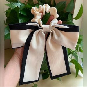 Bow hair tie
